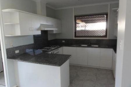 Lovely Three Bedroom home in the hear of Grange! - Photo 3