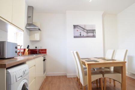 2 bedroom flat to rent - Photo 2