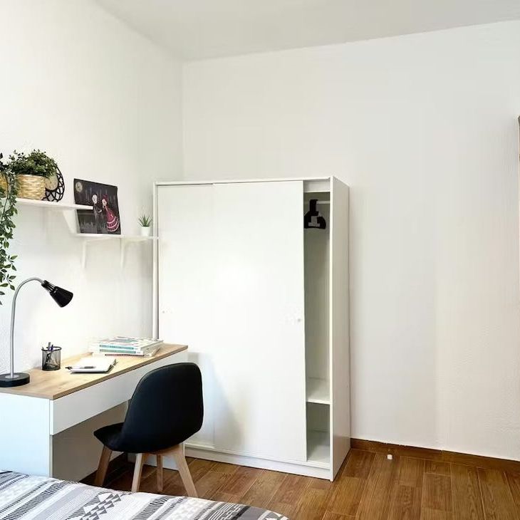 Calle del Dos de Mayo, Madrid, Community of Madrid 28004 - Photo 1