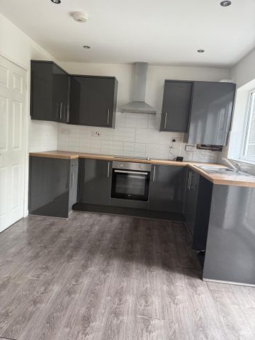 3 bedroom terraced house to rent - Photo 5