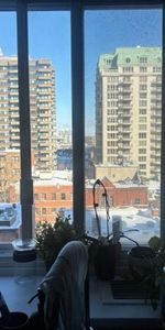 Cession bail – Très grand 3½ SEMI-MEUBLÉ ultra lumineux – Drummond – Métro McGill/Peel – Chauffage/Eau chaude – Animaux OK - Photo 3