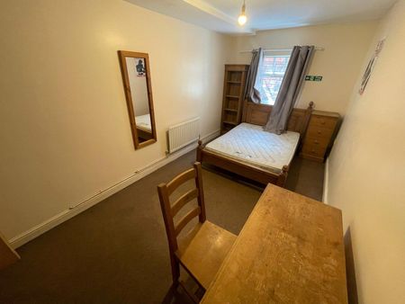 5 bedroom terraced house to rent - Photo 3