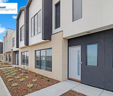 Three Bedroom Modern Living Townhouse in Werribee! - Photo 4