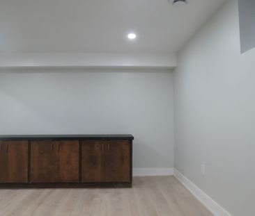 For Lease - 867 Viscount Road, London South, Ontario - Photo 5