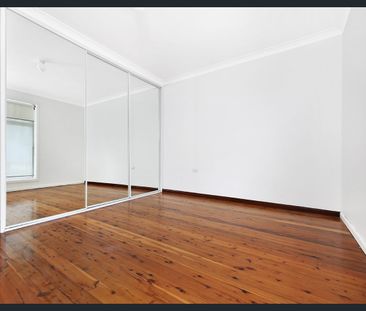 EASY-CARE FAMILY HOME IN PRIME LOCATION! - Photo 6