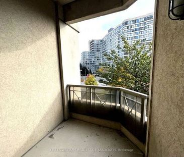 Burnhamthorpe Rd W & Duke of York Blvd Open Concept 1Bdrm +Den - Photo 4