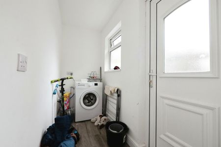 Westminster Avenue - Photo 4