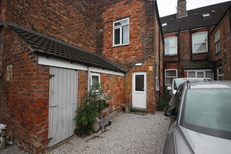 1 bedroom in a house share to rent - Photo 2
