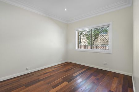 Freshly Painted 3 Bedroom Home - Photo 3