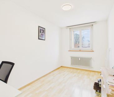 Luxurious 3-room penthouse apartment with balcony in Bottmingen - Foto 2