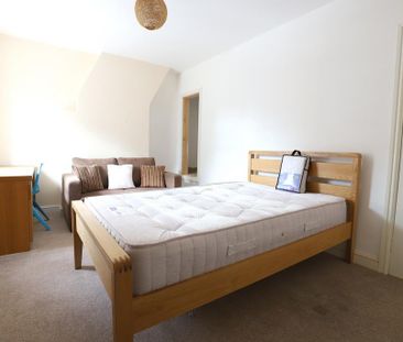 4 bedroom end of terrace house to rent - Photo 6