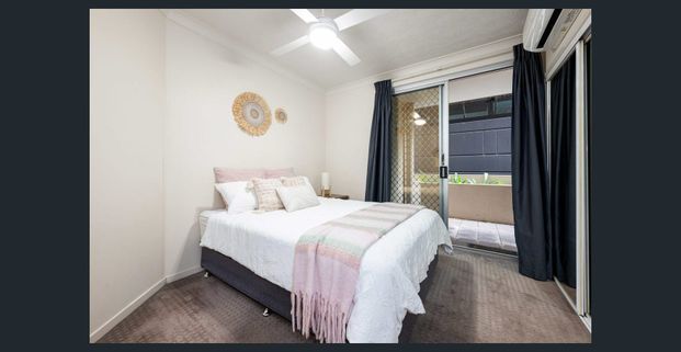 Spacious Living in the Heart of South Brisbane - 3 Bedroom, 2 Bathroom, 1 Carpark Fully Furnished!! - Photo 1