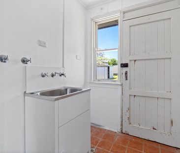 NEAT & TIDY HOME! - Photo 6