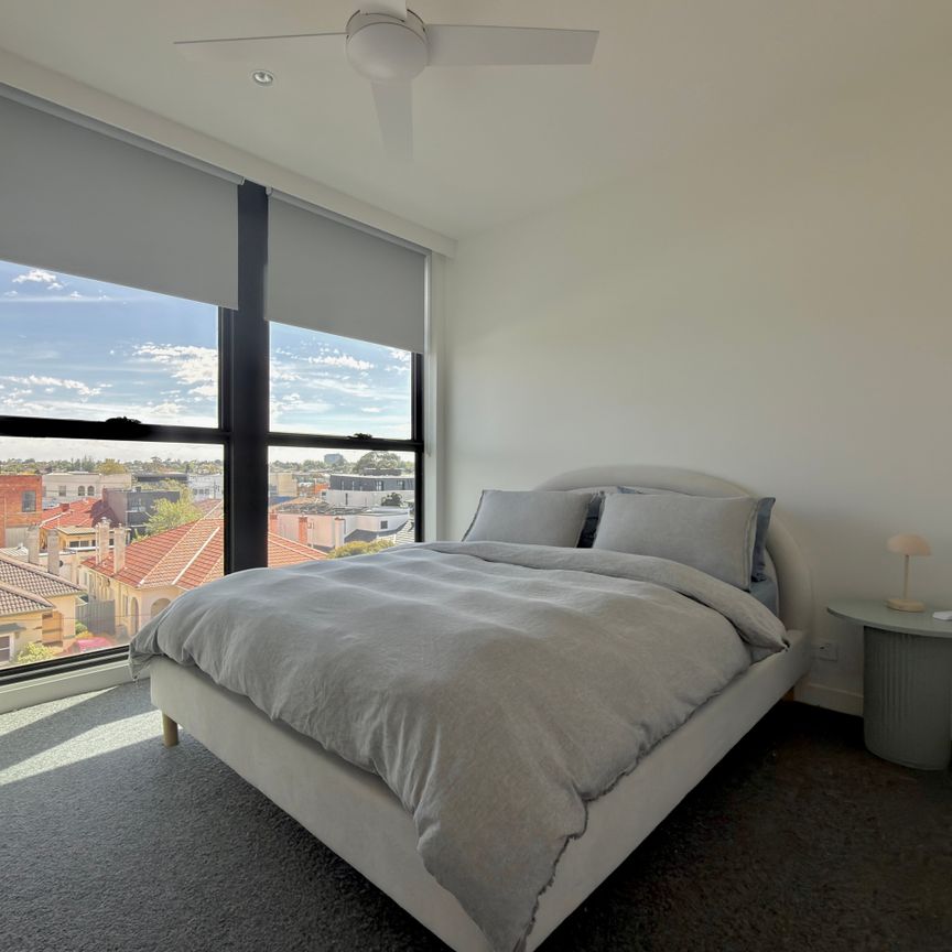 Caulfield South - Photo 1