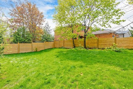 For Lease - 132 Kersey Crescent, Richmond Hill, Ontario - Photo 2