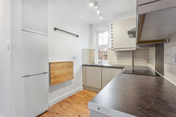 2 Bed Flat, The Green, W5 - Photo 1