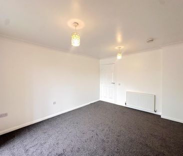 3 bedroom flat to rent - Photo 6