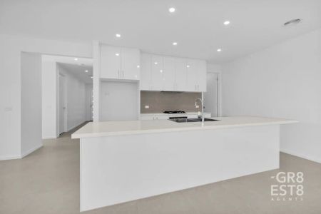 “Almost New Modern Luxury Home!” - Photo 2