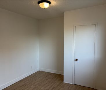 Très beau et grand 4 1/2 2e étage Rue Anna Libre - Photo 1