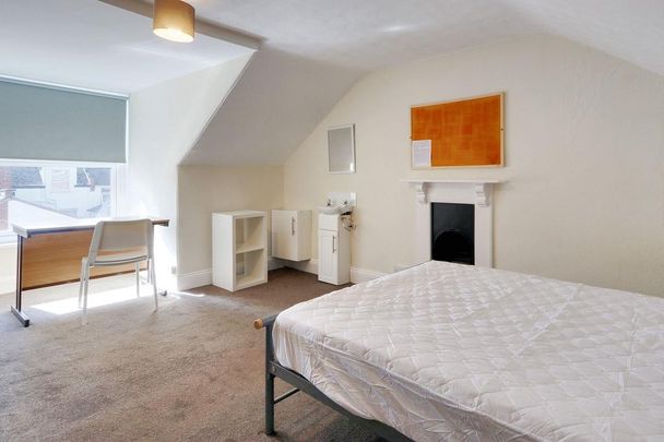 6 bedroom terraced house to rent - Photo 1