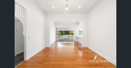 THIS GRAND OLD LADY HAS RECENTLY HAD A FACELIFT! - Photo 5