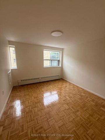 305 972 Eglinton Avenue E - Photo 3