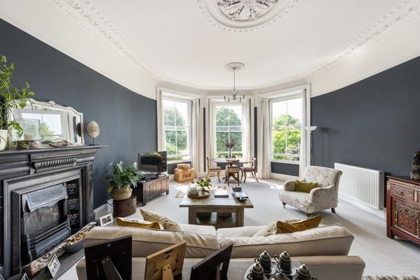 2 Bed Flat - Photo 1