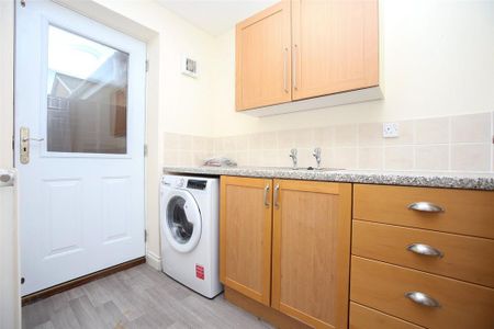 4 bedroom detached house to rent - Photo 5