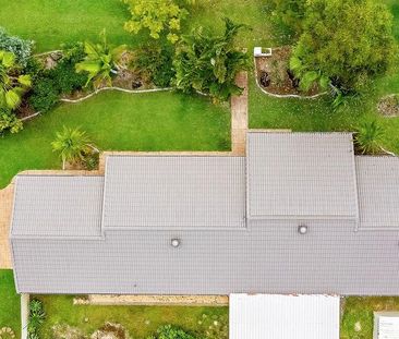 LARGE 4 BEDROOM FAMILY HOME IN GREAT LOCATION - Photo 1