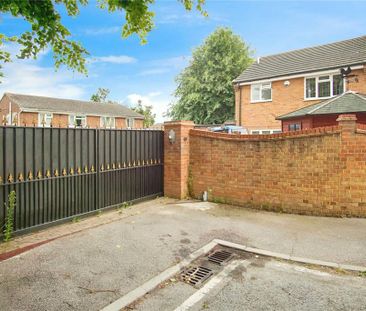 4 bedroom detached house to rent - Photo 4