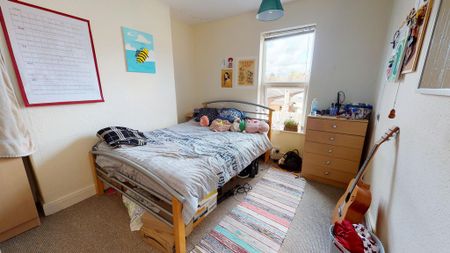 3 bedroom terraced house to rent - Photo 3