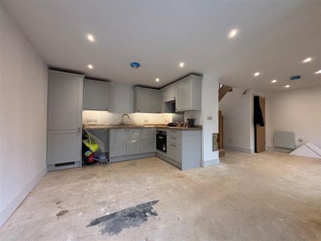 2 bedroom semi-detached house to rent - Photo 4