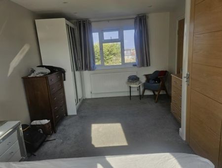 3 bedroom semi-detached house to rent - Photo 5