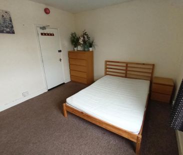 1 bedroom in a house share to rent - Photo 6