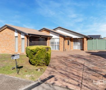 SPACIOUS FAMILY LIVING IN A PRIME LOCATION - Photo 1