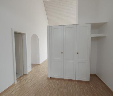 Grosszügige, lichtdurchflutete zentrumsnahe Dachwohnung mit Liftzugang - Photo 3