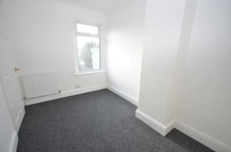 3 bedroom Terraced House To Let - Photo 3