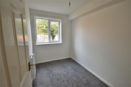 2 bedroom ground floor flat to rent - Photo 3