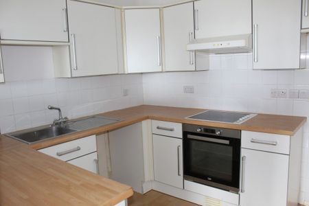 3 bed Terraced - To Let - Photo 4