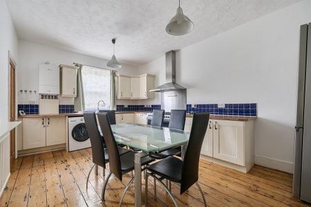 2 bedroom terraced house to rent - Photo 2