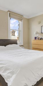 2 bedroom flat in London - Photo 4