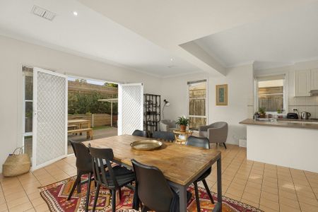 A Town Centre Treasure - Photo 2