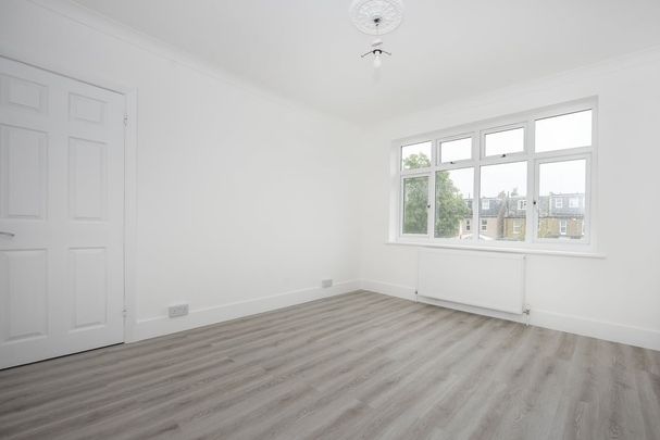 3 bedroom flat to rent - Photo 1