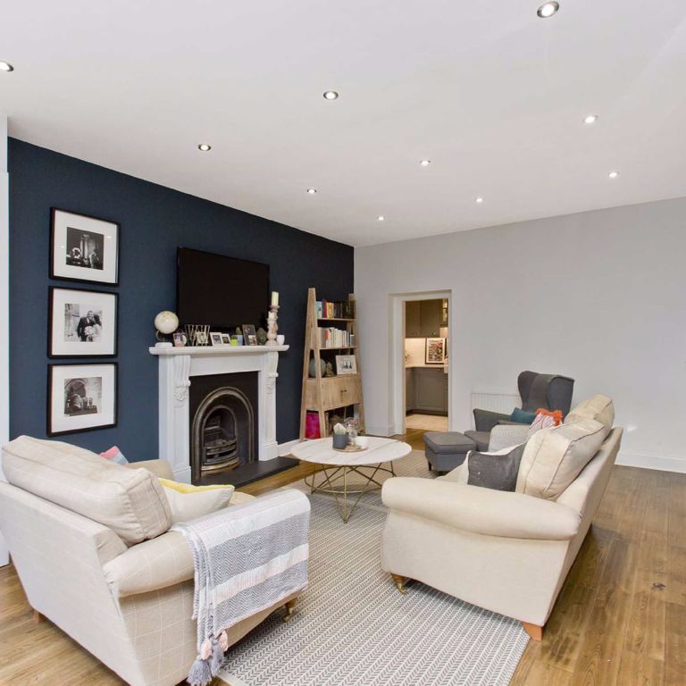 Room in a Shared Flat, Carlton Terrace, EH7 - Photo 1