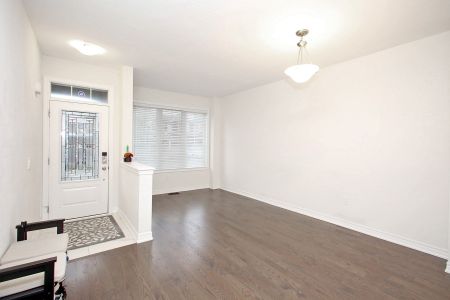 For Lease - 7 Frederick Pearson Street, East Gwillimbury, Ontario - Photo 3