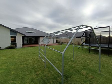 Fully Furnished 5 or 6 BR Family Home in Rolleston - Photo 2