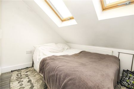 Pitcairn Road, Mitcham, CR4 3LN - Photo 3