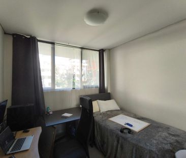 MODERN APARTMENT IN LIVERPOOL CBD - Photo 3