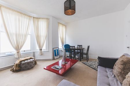 2 Bed Flat, Burrows Road, NW10 - Photo 4