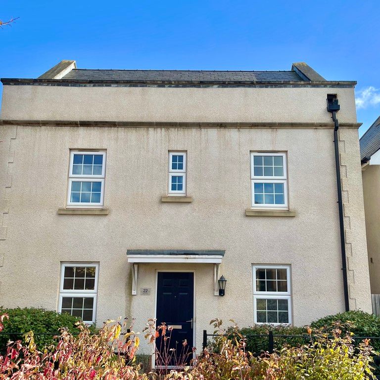 4 bedroom Four Bedroom Detached Property to rent - Photo 1